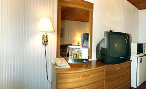 Economy Inn Юкайа Экстерьер фото