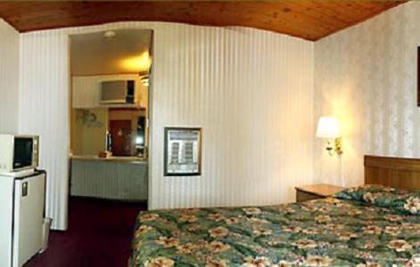 Economy Inn Юкайа Экстерьер фото